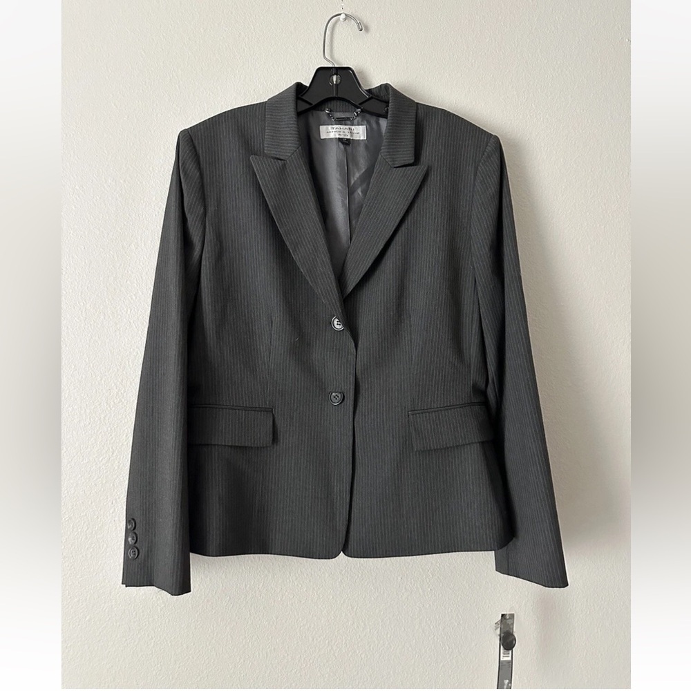 NWT 139$ Tahari Arthur S Levine Women's Jacket Gray Striped Lined Size 16P.
